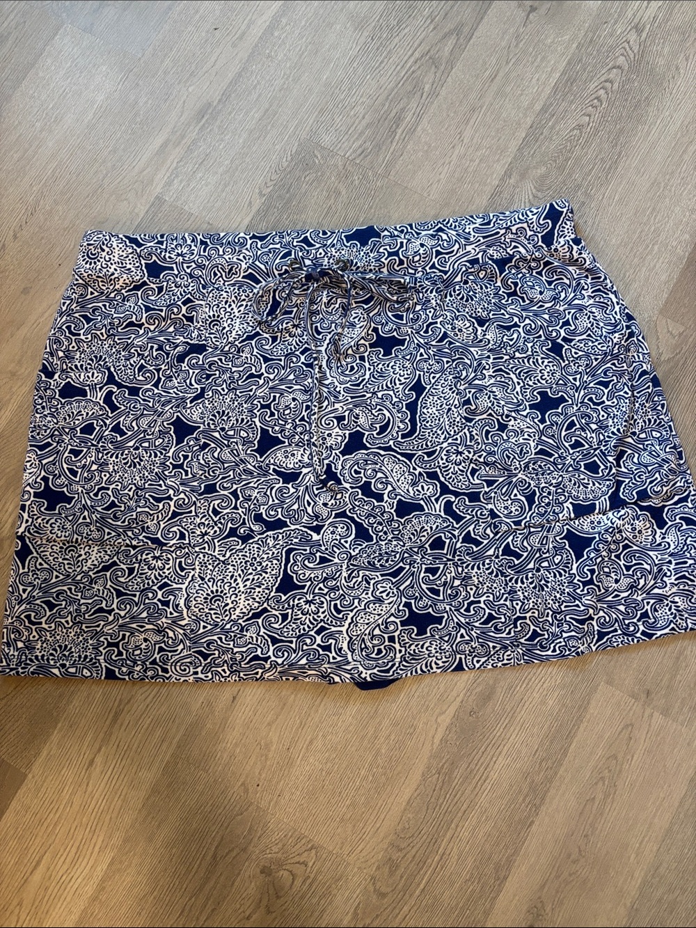 Jones New York Navy and White Paisley Skort
